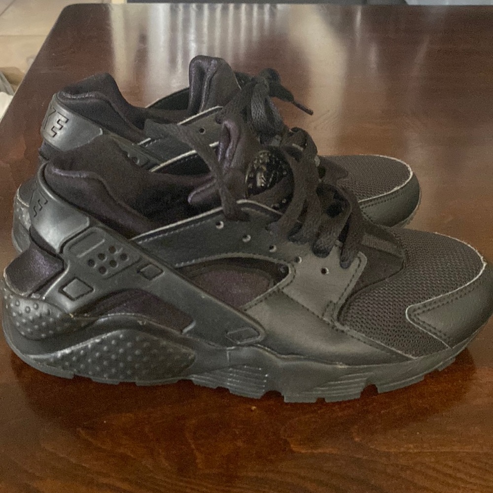 Boys Nike huarache